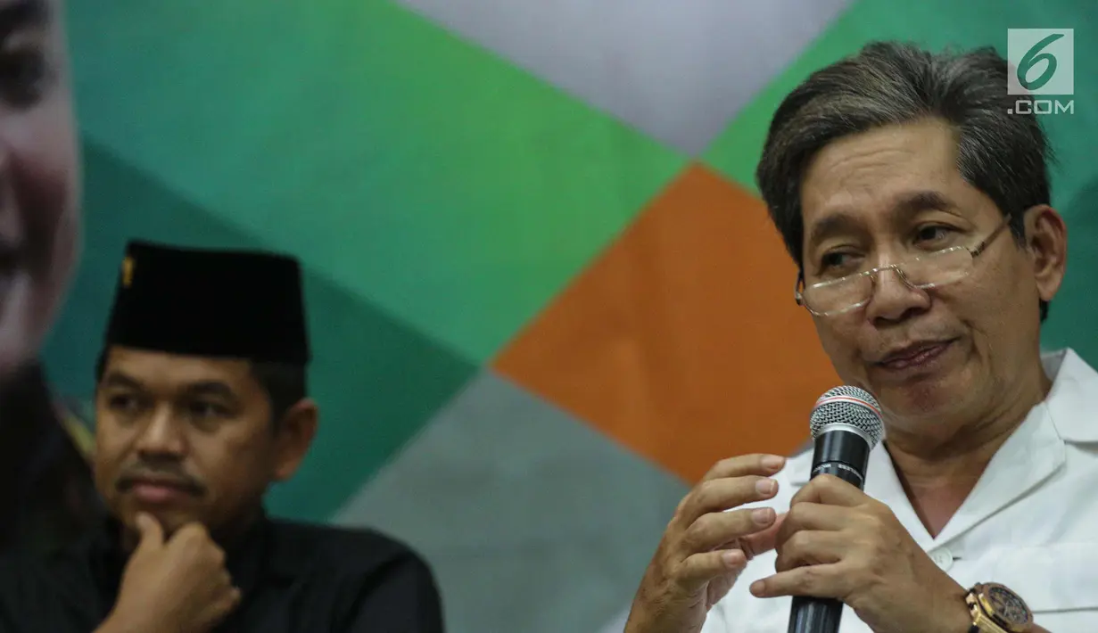 Ketua DPD I Partai Golkar Provinsi Jawa Tengah Wisnu Suhardono saat menjadi narasumber dalam acara forum diskusi di Jakarta, Rabu (22/11). Diskusi tersebut mengangkat tema "Partai Golkar Mencari Pemimpin Baru".  (Liputan6.com/Faizal Fanani)