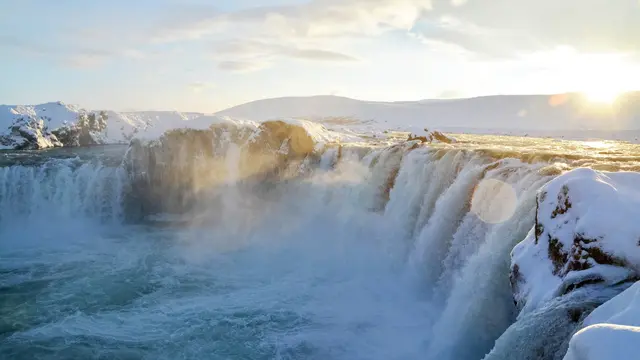 air terjun dingin beku
