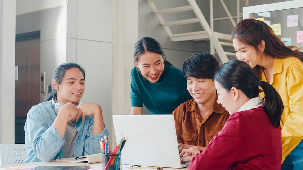 10 Singkatan di Tempat Kerja yang Bikin Bingung Gen Z