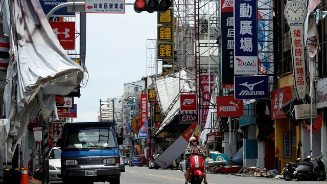 Kondisi porak-poranda setelah Topan Nepartak melanda Taiwan. (Reuters)