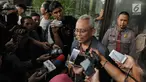Anggota Komisi II DPR Arif Wibowo memberi keterangan kepada awak media usai menjalani pemeriksaan di gedung KPK, Jakarta, Rabu (5/7). Arif Wibowo diperiksa sebagai saksi dalam kasus dugaan korupsi proyek pengadaan e-KTP. (Liputan6.com/Helmi Afandi)