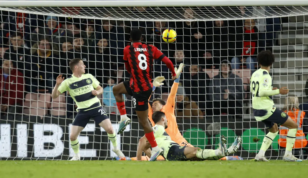 Pemain Bournemouth, Jefferson Lerma mencetak gol ke gawang Manchester City pada laga pekan ke-25 Liga Inggris 2022/2023 di Vitality Stadium Minggu (26/02/2023 WIB. The Cityzens menang dengan skor 4-1. (AP Photo/David Cliff)