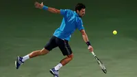 Novak Djokovic meraih kemenangan ke-700 di ATP World Tour saat memastikan tiket ke perempat final Dubai Duty Free Championships.