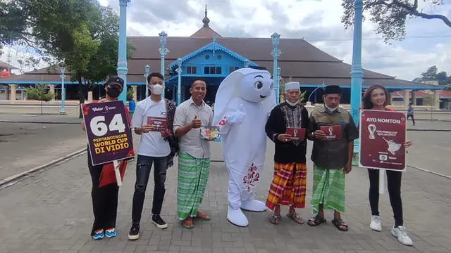 Foto: La'eeb Curi Perhatian Warga Solo saat Kunjungi Pasar Gede dan Kompleks Keraton Kasunanan
