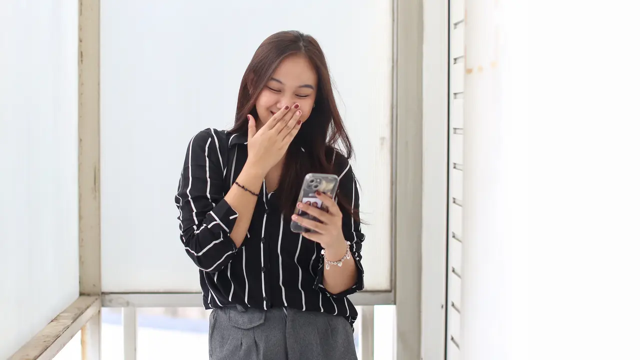 wanita april tanda cinta tulus tanpa pura pura