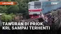 Tawuran terjadi di rel perlintasan kereta Tanjung Priok, Jakarta Utara (26/7/2023). Tawuran melibatkan remaja ini viral di media sosial. Lantaran mengakibatkan kereta rel listrik (KRL) berhenti tepat di lokasi.