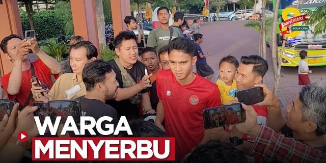 VIDEO: Baru Mau Latihan, Warga Sudah Menyerbu Timnas Indonesia