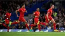 Liverpool berhasil mengalahkan Chelsea dengan skor 2-1 pada laga pekan kelima Premier League di Stamford Bridge, London, Sabtu (17/9/2016) dini hari WIB. Jordan Henderson (kanan) merayakan gol yang dicetaknya. (Reuters/Dylan Martinez)