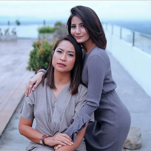 Jadi Besan di Sinetron, Ini 6 Potret Kebersamaan Natasha Dewanti dan Sari Nila