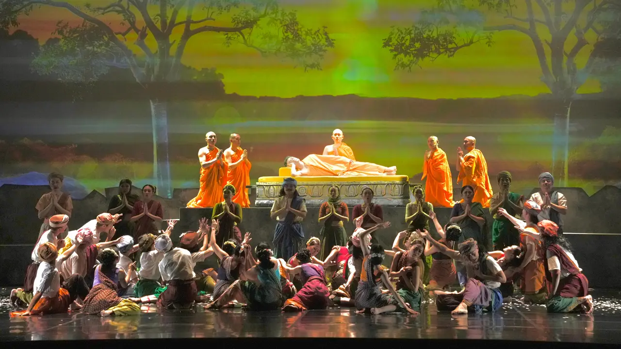 Siddharta The Musical tampil memukau menghipnotis penonton yang memadati Gedung Theatre JIEXPO Kemayoran.