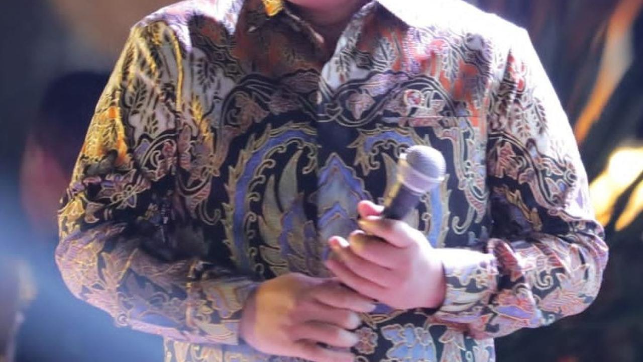 Menteri Hadi Tjahjanto Serahkan Sertifikat Tanah Seminari yang Berdiri Sejak 1987