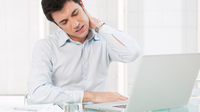 Leher Sakit, Tanda Kolesterol Tinggi? (Rido/Shutterstock)