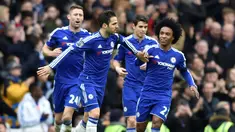 Pemain Chelsea merayakan gol yang dicetak Cesc Fabregas ke gawang West Ham United dalam dalam lanjutan Liga Inggris di Stadion Stamford Bridge, London, Sabtu (19/3/2016). (Reuters/Hannah Mckay)