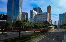 FOTO: Ibukota Jakarta Sepi di Bawah Langit Biru