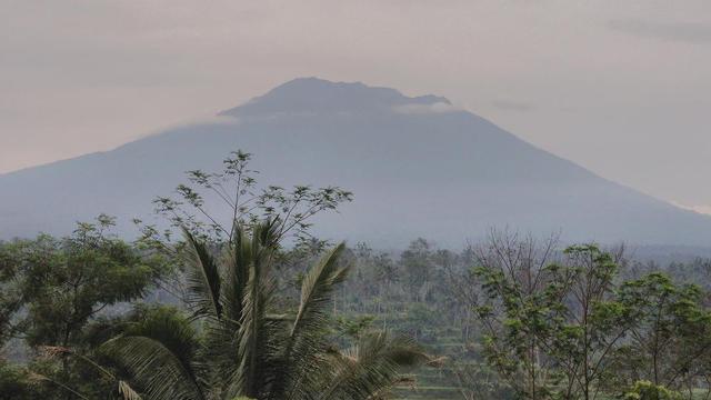 Gunung Agung erupsi lagi