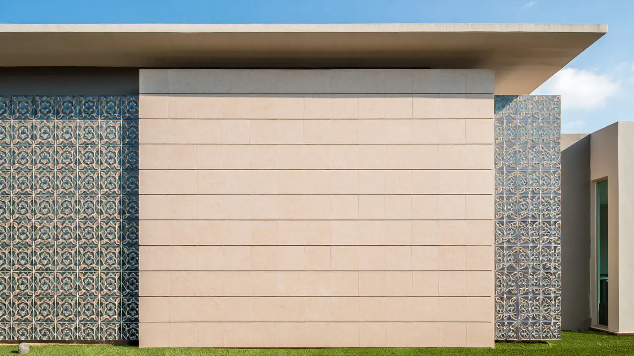 Keramik dinding depan rumah minimalis (Foto: Reve Art AI)