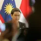 Menlu RI Retno Marsudi memberikan keterangan usai pertemuan trilateral di Gedung Agung Yogyakarta, Kamis (5/5). Indonesia, Malaysia dan Filipina menggelar pertemuan membahas keamanan maritim antara ketiga negara. (Boy Harjanto)