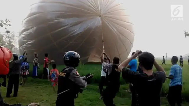 Polisi gelar razia balon udara di Ponorogo, Jawa Timur. Hasilnya puluhan balon udara disita.