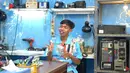 Dede kemudian melamarnya di Bandung dan diterima. Dede pun akhirnya menikah. Taunya keluarganya Dede sudah jadi artis. Padahal, ia sudah menjelaskan jadi cleaning service. [Youtube/HAS Creative]