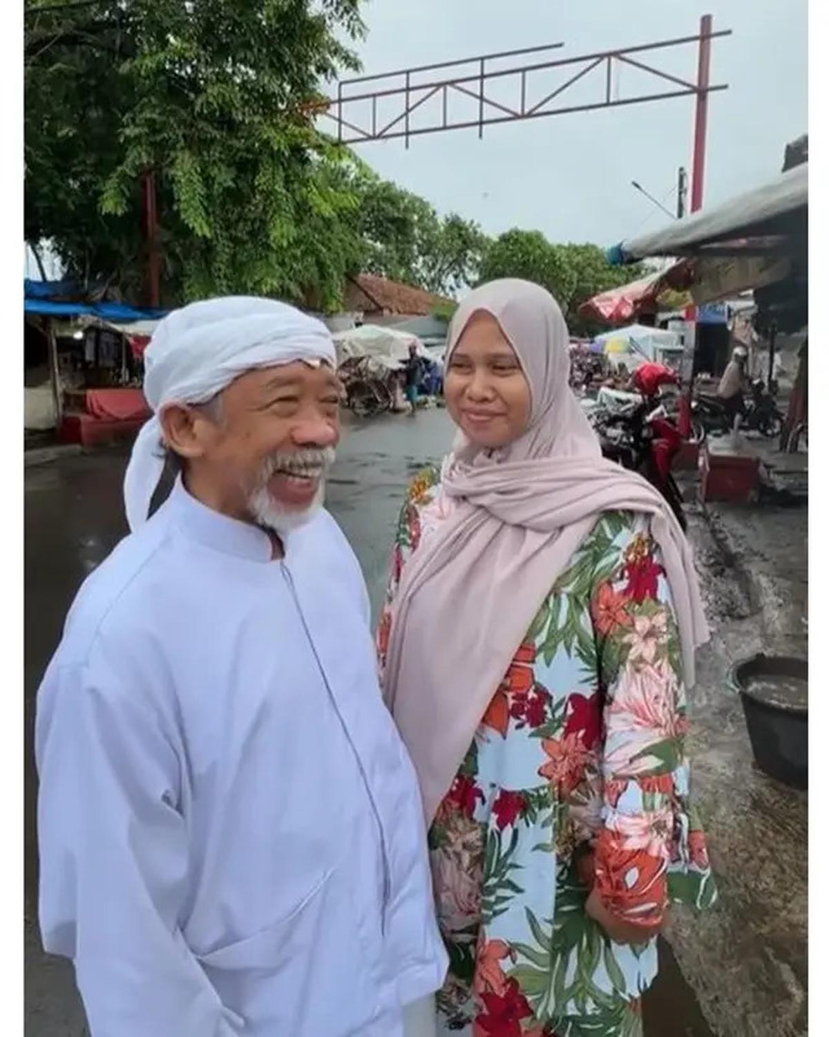 6 Potret Kenangan Pelawak Qomar 4 Sekawan dan Istri, Kerap Bikin Konten Bareng
