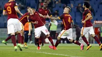 Para pemain Roma saat merayakan gol Stephan El Shaarawy (Reuters)