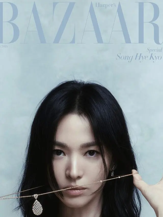 Song Hye Kyo dalam pemotretan Harper's Bazaar Korea. (Instagram.com/@kyo1122)