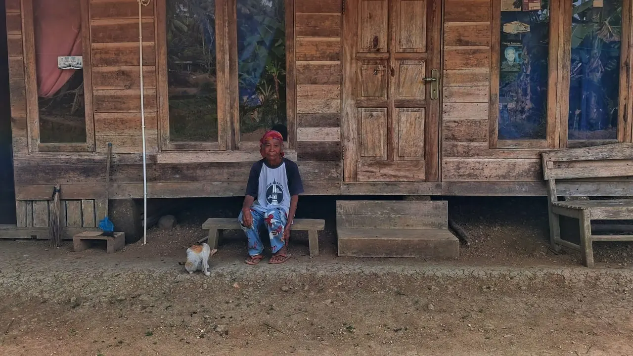Warga Kampung Adat Kuta di Ciamis Jawa Barat