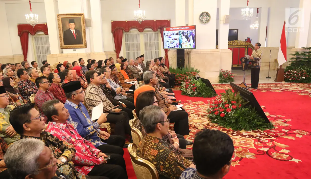 Presiden Joko Widodo memberikan sambutan pada acara penyerahan dokumen Stranas Pencegahan Korupsi di Istana Negara, Jakarta, Rabu (13/3). Dokumen berisi panduan pencegahan tindak pidana korupsi. (Liputan6.com/Angga Yuniar)