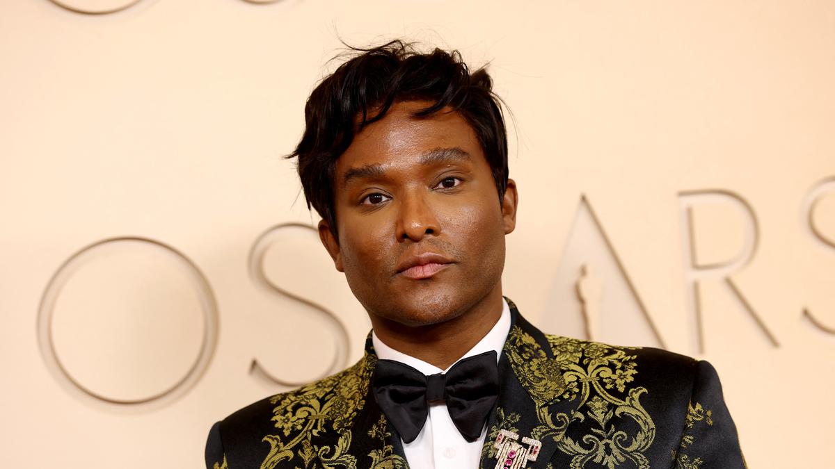 Law Roach Cukur Habis Rambut Panjangnya di Oscar 2026, Bungkam Saat Ditanyai soal Zendaya