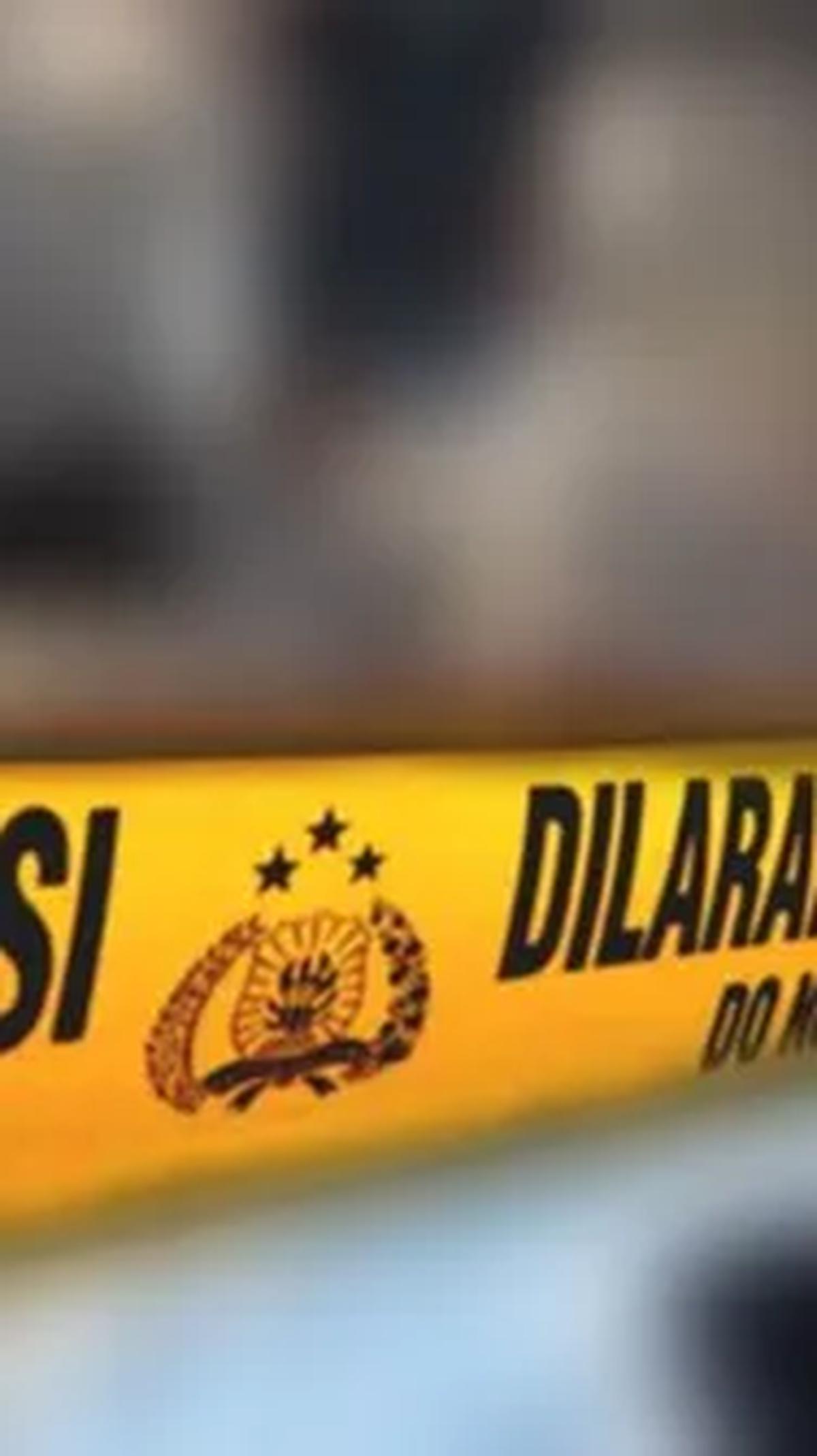 Peristiwa itu terjadi di Polsek Rimbo Bujang, Kabupaten Tebo. Kala itu Ari menjabat Kanit Reskrim di sana.