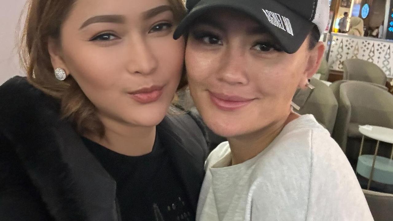 Potret Inul Bertemu Agnez Mo di Bandara