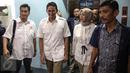 Balon Gubernur DKI Jakarta Sandiaga Uno (tengah) saat hadir di DPD Demokrat, Jakarta, (22/4). Sandiaga Salahuddin Uno didampingi Istrinya saat mendatangi kantor Demokrat tersebut. (Liputan6.com/Faizal fanani)