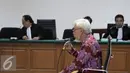 Suroso Atmo Martoyo berbicara saat sidang pembacaan dakwaan, di Pengadilan Tipikor, Jakarta, Kamis (18/6/2015). Suroso terlibat kasus suap dalam pembelian tetra ethyl lead (TEL) dari perusahaan asal Inggris, Innospec. (Liputan6.com/Helmi Afandi)