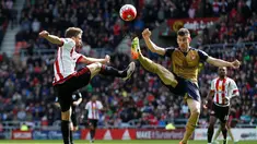Arsenal gagal meraih poin penuh saat melawat ke markas Sunderland di Stadium of Light dalam laga Liga Inggris, Minggu (24/4/2016) malam WIB. (Action Images via Reuters/Lee Smith)