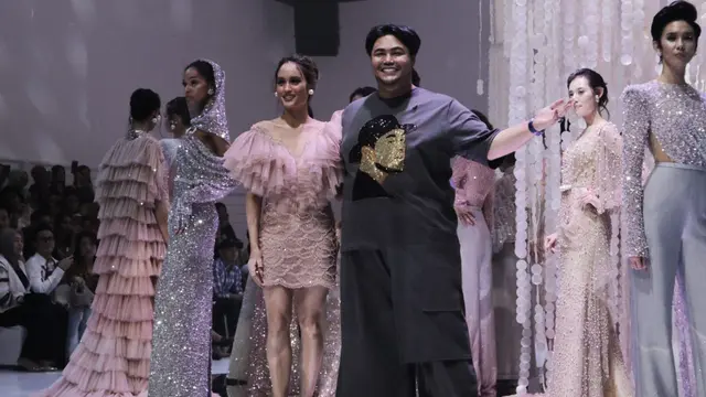 Dilantik Jadi Anggota IPMI, Ivan Gunawan Hadirkan Busana Mewah dan Megah