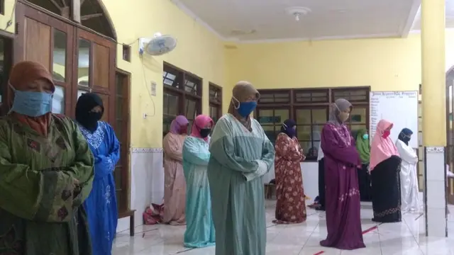 Pelaksanaan Sholat dengan Menerapkan Protokol Kesehatan