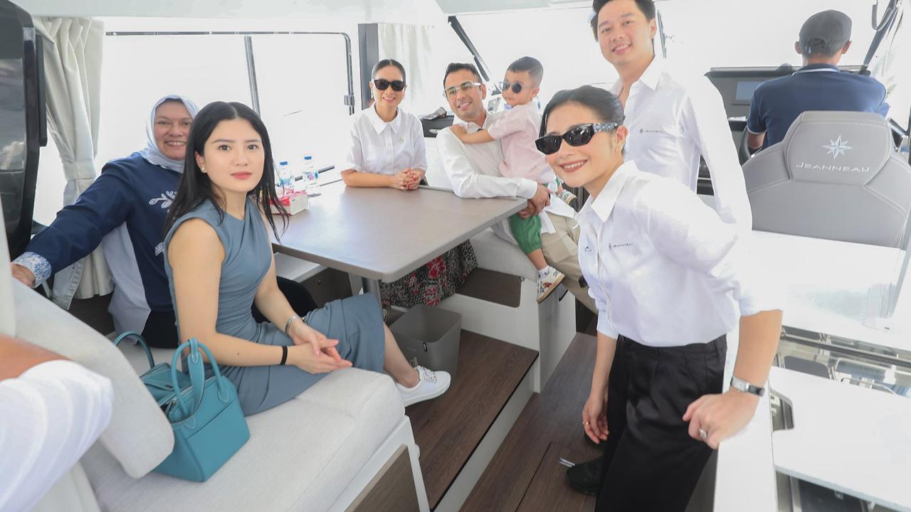 FOTO: Raffi Ahmad dan Wamen Ni Luh Puspa Mencoba Kapal Yacht Salaya