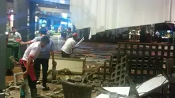 Suasana AEON Mall pasca disambar petir, BSD, Tangerang Selatan, Rabu (20/4/2016).Belum diketahui ada korban atau tidak dalam peristiwa ini. (Istimewa)