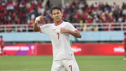 Pemain Timnas Indonesia U-16, Muhamad Zahaby Gholy melakukan selebrasi setelah mencetak gol ke gawang Vietnam pada laga perebutan tempat ketiga Piala AFF U-16 2024 di Stadion Manahan, Solo, Jawa Tengah, Rabu (7/3/2024). (Bola.com/Abdul Aziz)