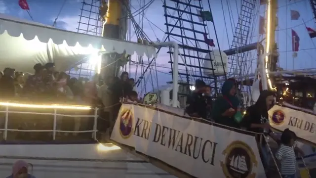 Pengunjung Festival Dermaga Semarang