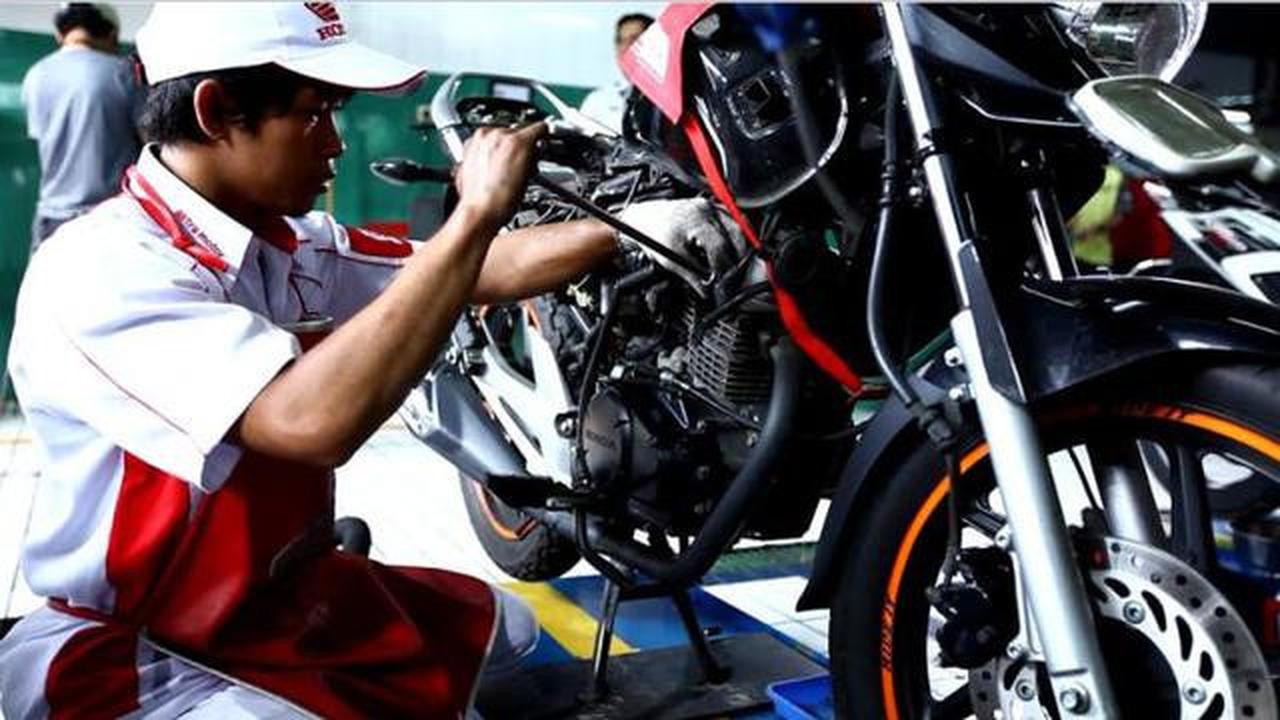 Ciri-ciri kebocoran kompresi pada mesin motor dan dampaknya terhadap kinerja mesin.