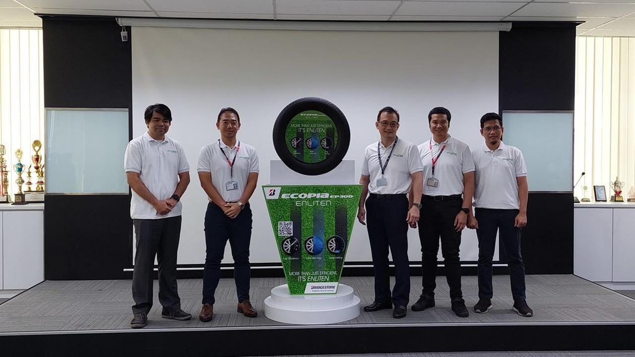 “Isu lingkungan&nbsp; perhatian terbesar kami, menjadi bagian&nbsp; Bridgestone E8 Commitment, yang mana terdapat poin-poin terkait Energy, Ecology, dan Efficiency. Kehadiran Ecopia EP300 Enliten menunjukkan komitmen kuat kami pada aspek lingkungan.”&