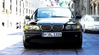 BMW seri 3 merupakan salah satu mobil yang ikonik di era 90-an yang kini harganya cenderung terjangkau.