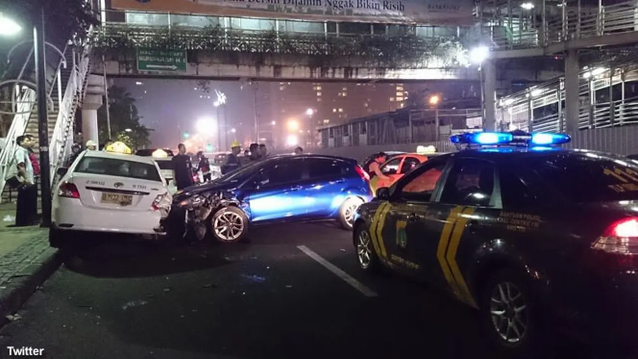 Kecelakaan TMC Taksi