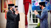 Presiden Joko Widodo hari ini melantik Ir. Hartono, M.Sc sebagai Kepala Badan Restorasi Gambut dan Mangrove.