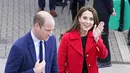 <p>Pangeran William dan Kate Middleton saat mengunjungi Wales pada 27 Februari 2022. (Foto: Danny Lawson/PA via AP)</p>