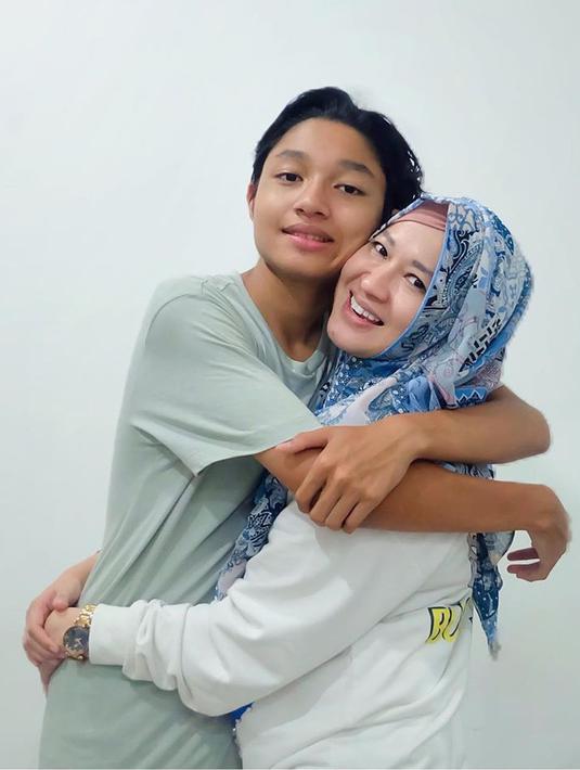 Kiesha Alvaro Unggah Foto Mesra, Ini Reaksi Okie Agustina