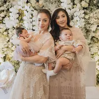 Sebagai kakak adik, Nikita Willy dan Winona Willy kerap menunjukkan kekompakkannya. Bahkan keduanya hamil dan melahirkan di saat yang hampir bersamaan. (instagram/nikitawillyofficial94)