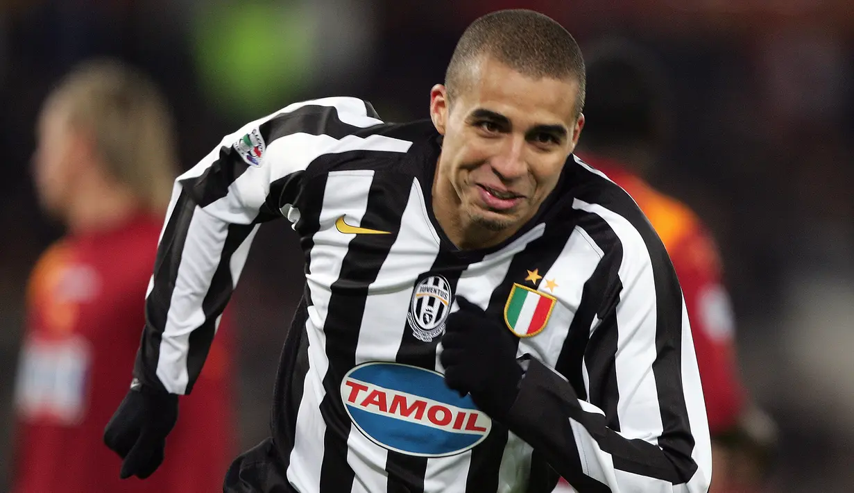 David Trezeguet - Ketika rekan senegaranya Lilian Thuram dan Patrick Viera memilih keluar, stiker Prancis ini memutuskan untuk tetap bersama Juventus. (AFP/Paco Serinelli)