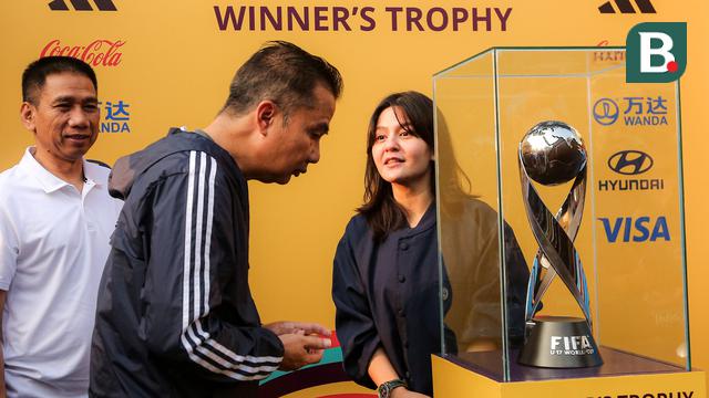 Foto: Kemeriahan Rangkaian Acara Trophy Tour Experience Piala Dunia U-17 2023 di Bandung, Ada Bintang Dangdut Hingga Legenda Persib